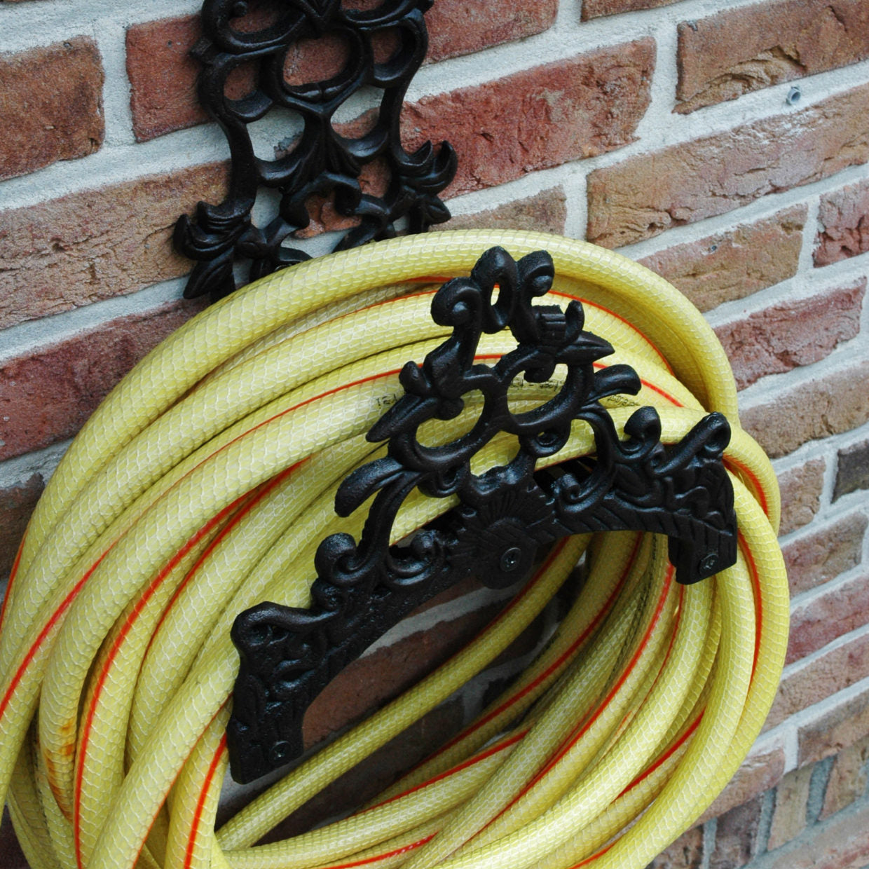 Puriri Lane | Cast Iron Hose Holder | Esschert Design