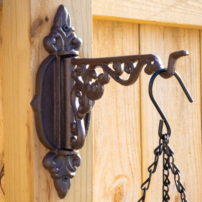 Puriri Lane | Cast Iron Swivel Hook | Esschert Design