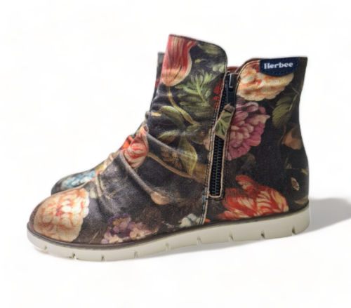 Puriri Lane Addenbrooke | Herbee | Black Rose Multi Potter