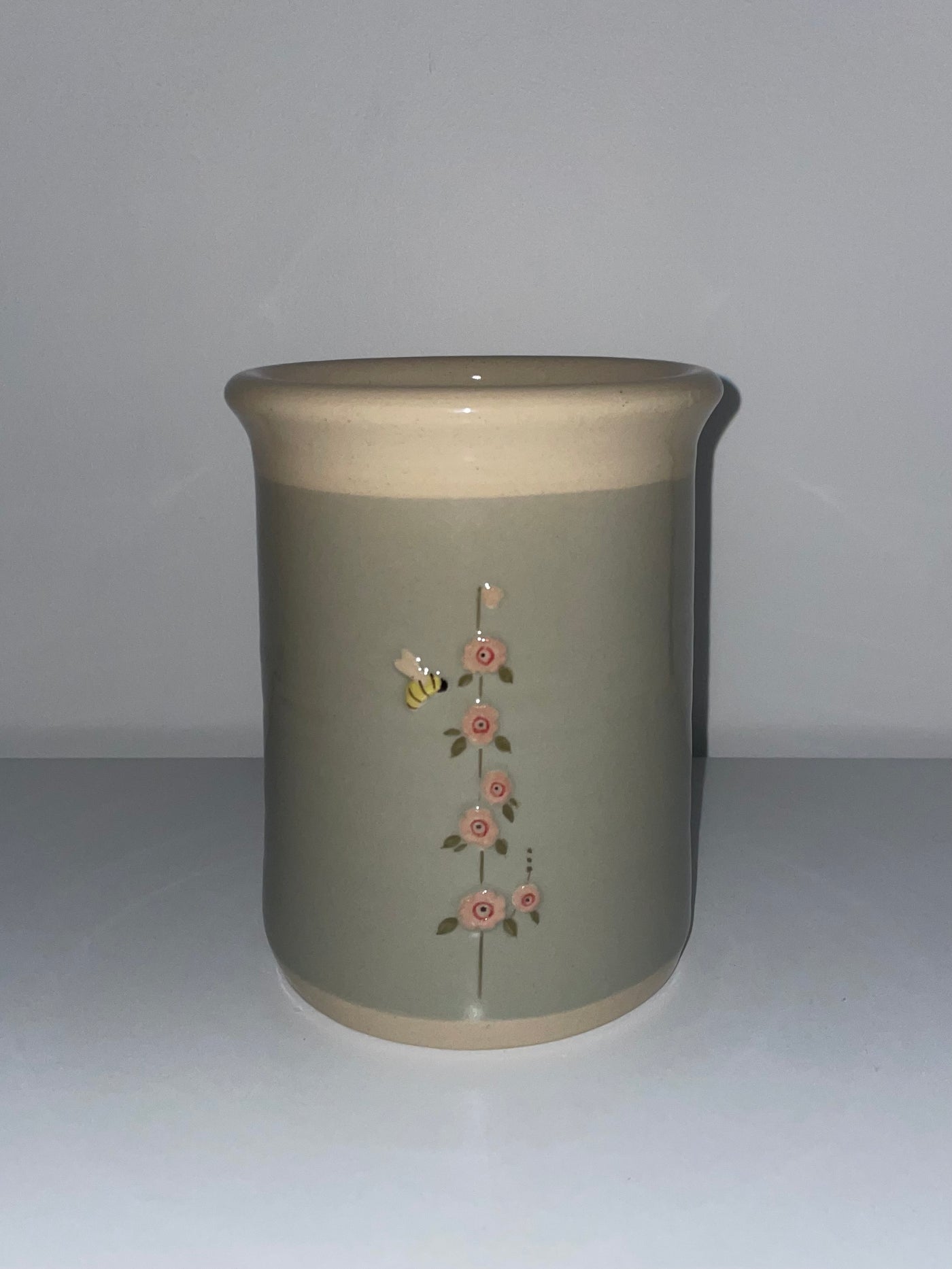 Puriri Lane | Jane Hogben | Utensil Holder | Eau De Nil | Bee and Flowers