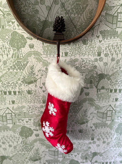 Puriri Lane | Pinecone Wreath or Stocking Hanger