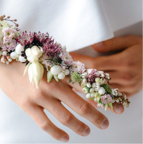 Puriri Lane | The Art Of Wearable Flowers | Susan McLeary